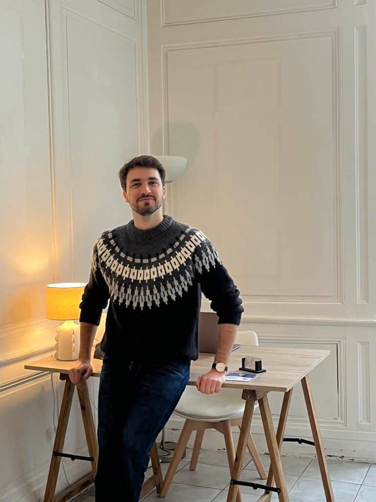 Timothée Richard, ostéopathe D.O. à Bordeaux Centre, spécialisé dans la prise en charge de la douleur